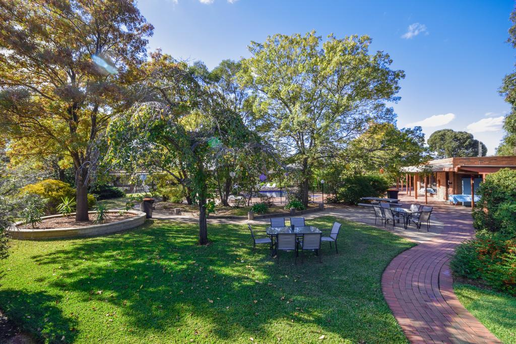River Country Inn (Adults Only) Моама Екстериор снимка