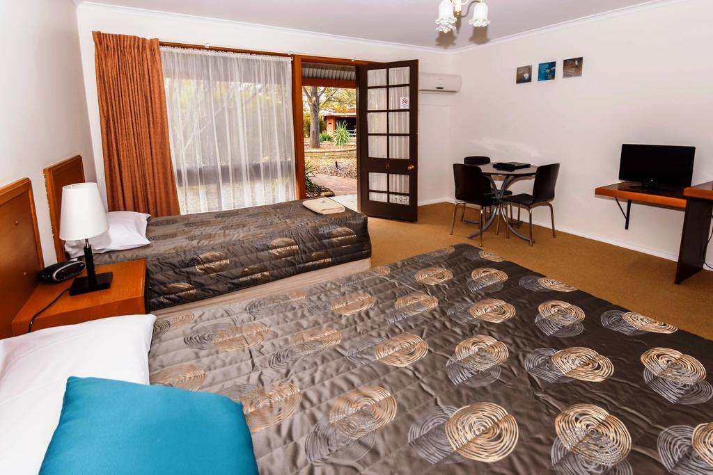 River Country Inn (Adults Only) Моама Екстериор снимка