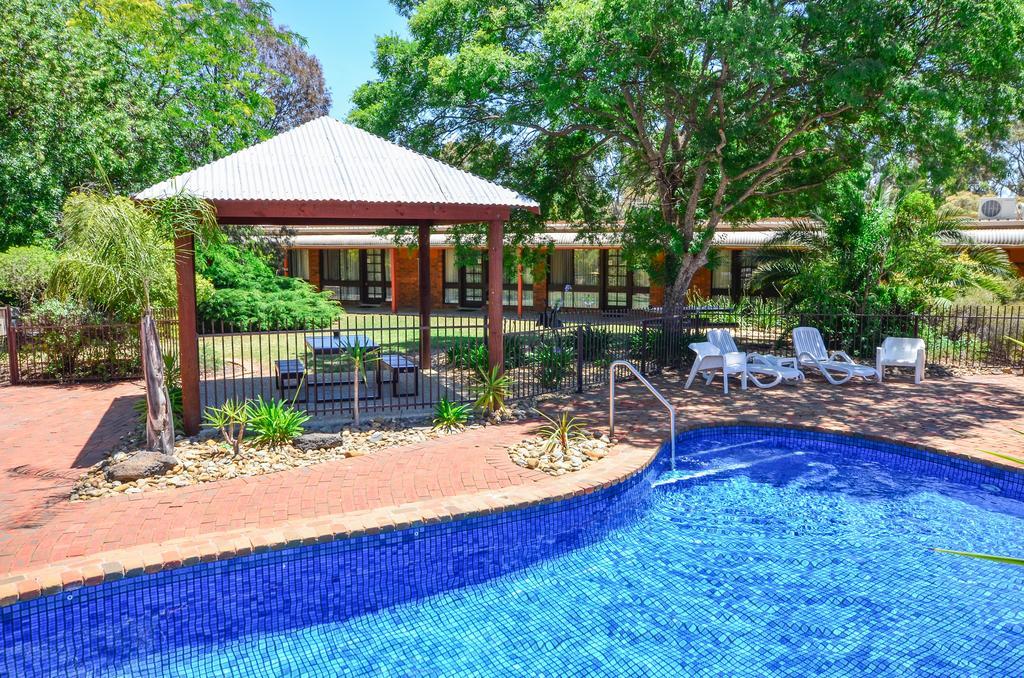 River Country Inn (Adults Only) Моама Екстериор снимка
