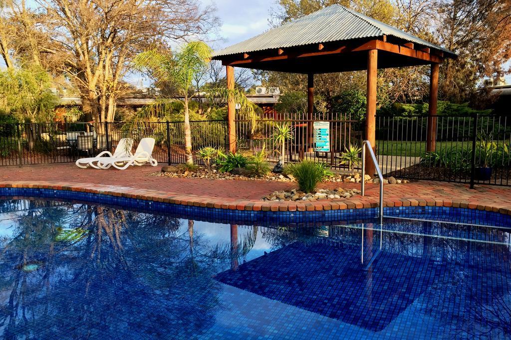River Country Inn (Adults Only) Моама Екстериор снимка