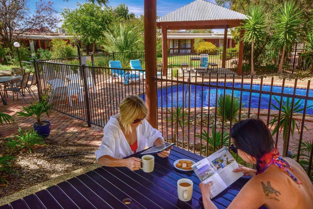 River Country Inn (Adults Only) Моама Екстериор снимка