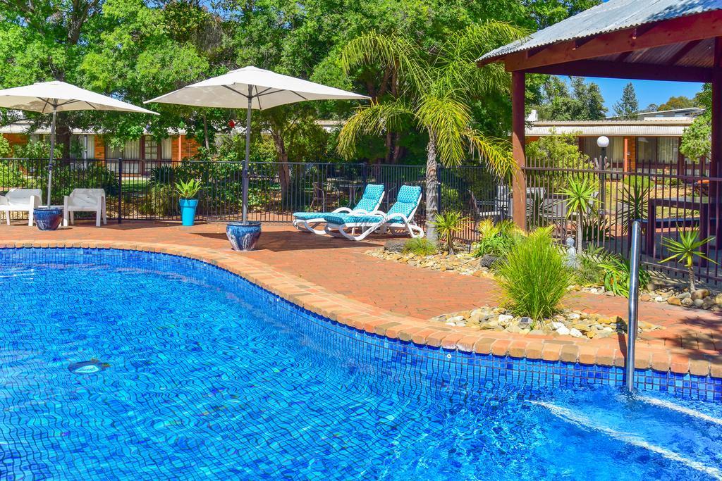 River Country Inn (Adults Only) Моама Екстериор снимка