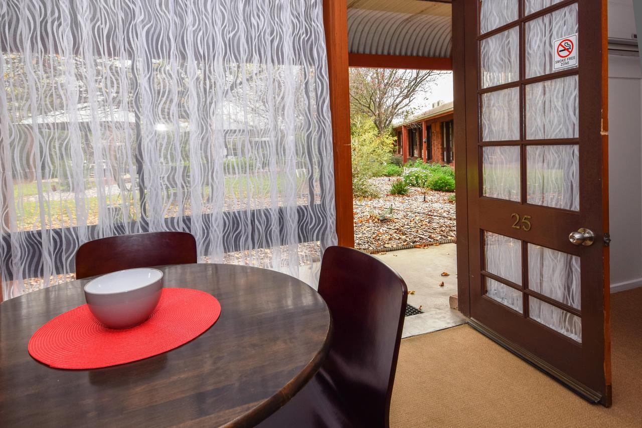 River Country Inn (Adults Only) Моама Екстериор снимка