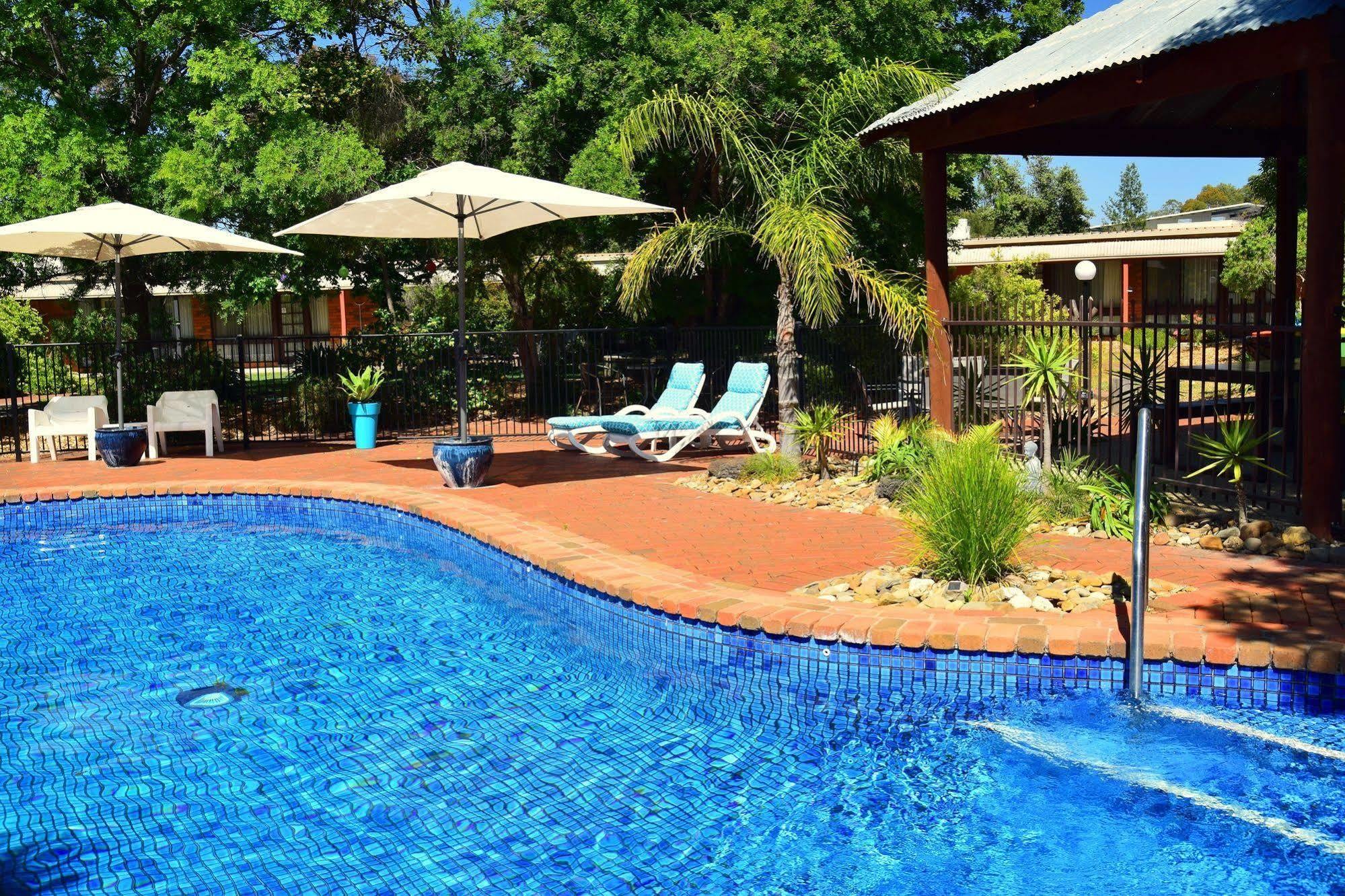 River Country Inn (Adults Only) Моама Екстериор снимка