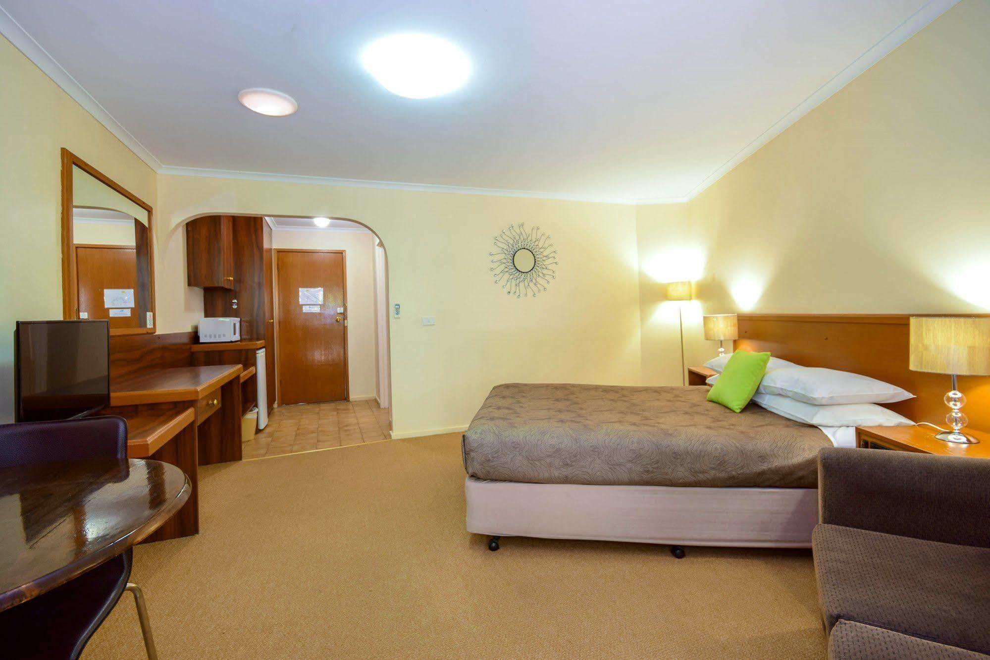 River Country Inn (Adults Only) Моама Екстериор снимка