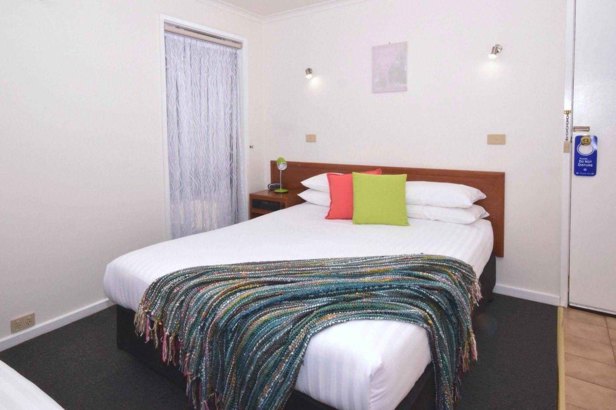 River Country Inn (Adults Only) Моама Екстериор снимка