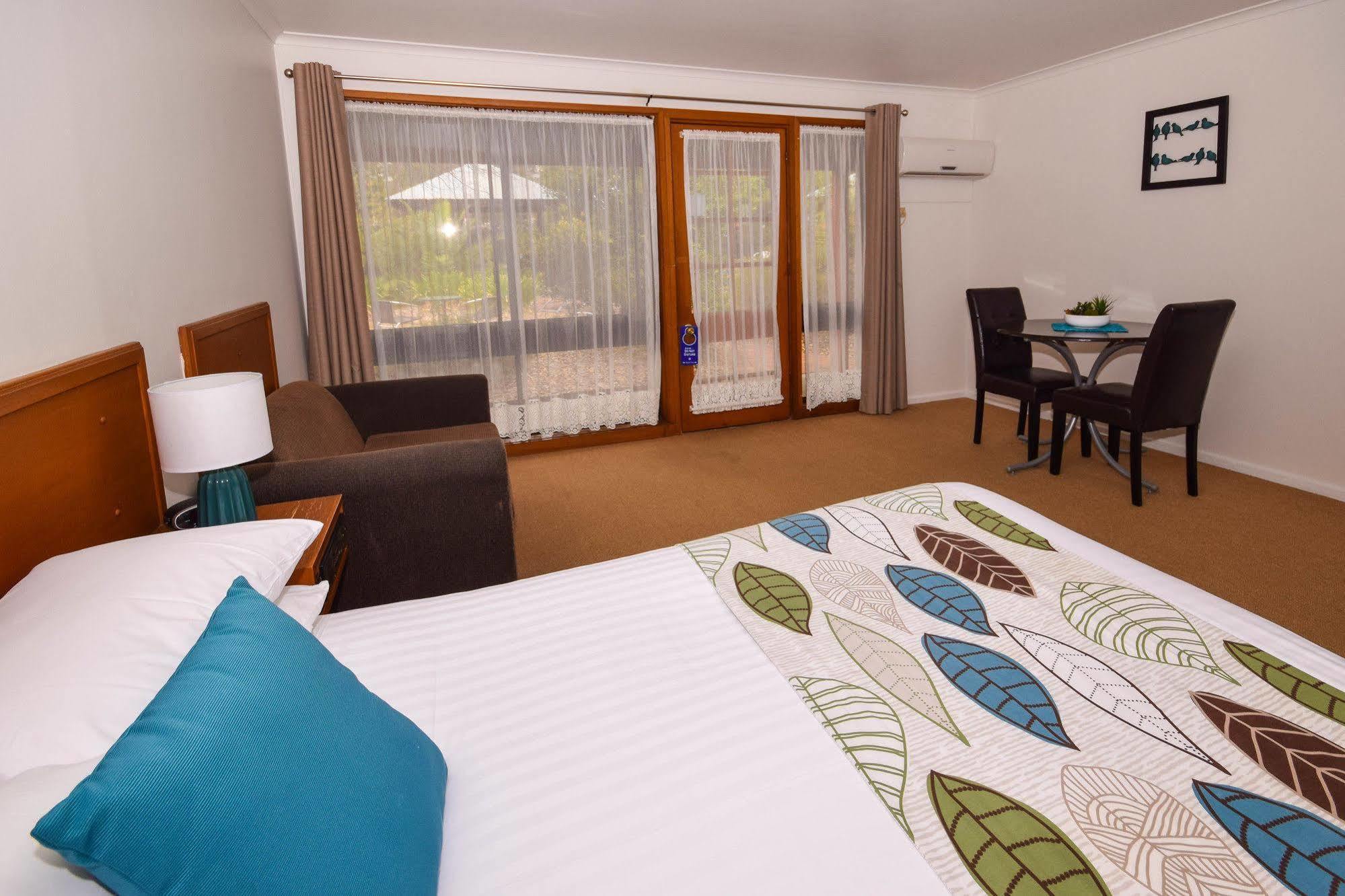River Country Inn (Adults Only) Моама Екстериор снимка