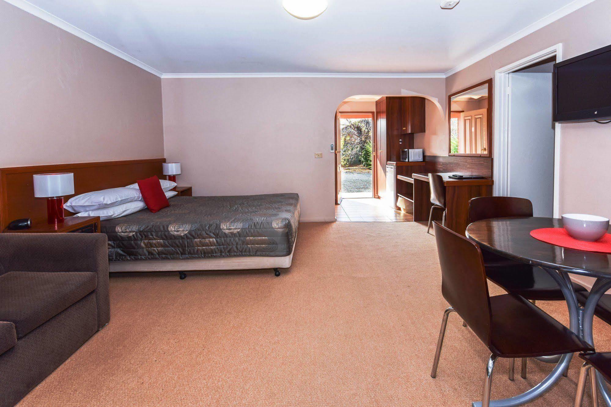 River Country Inn (Adults Only) Моама Екстериор снимка