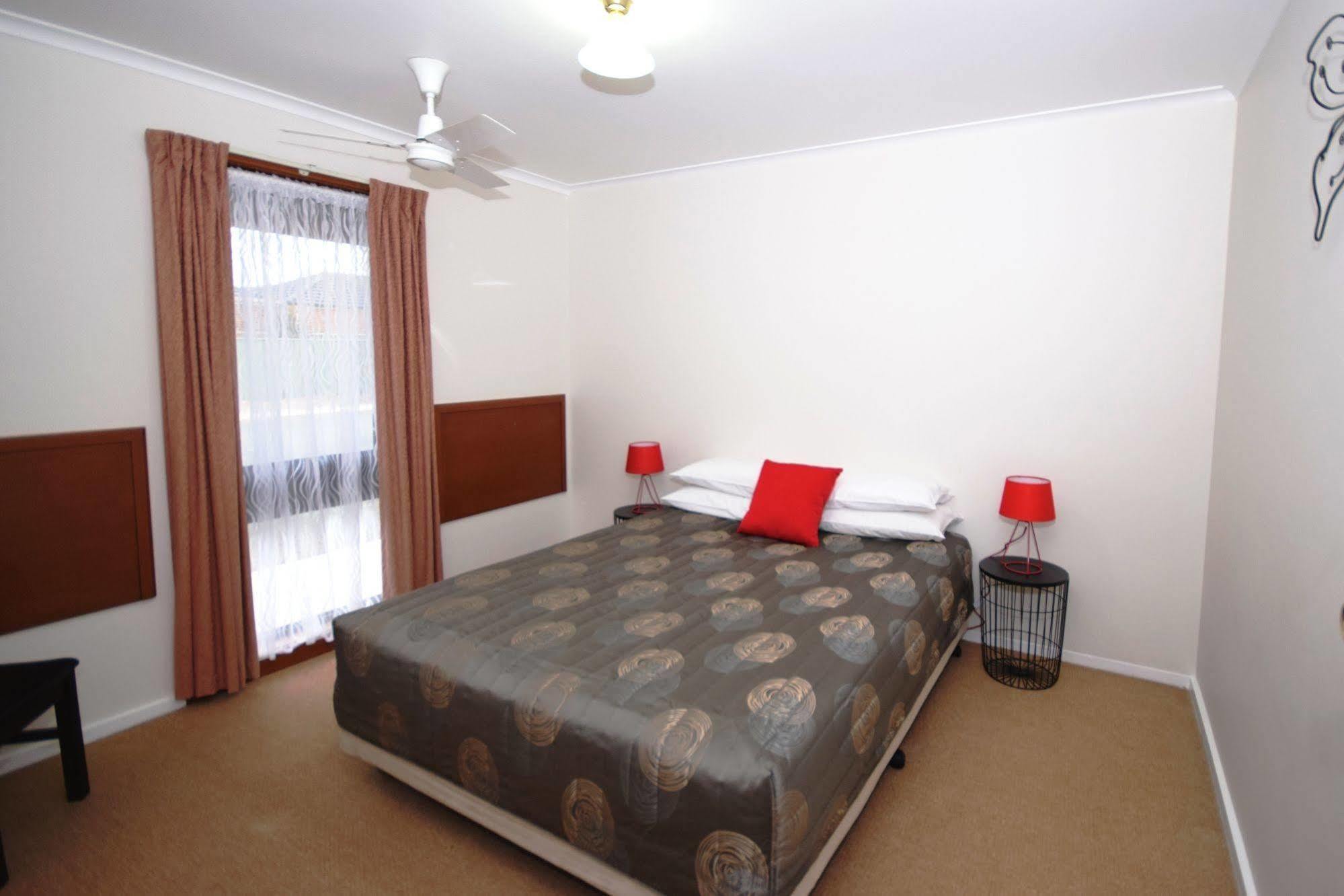 River Country Inn (Adults Only) Моама Екстериор снимка